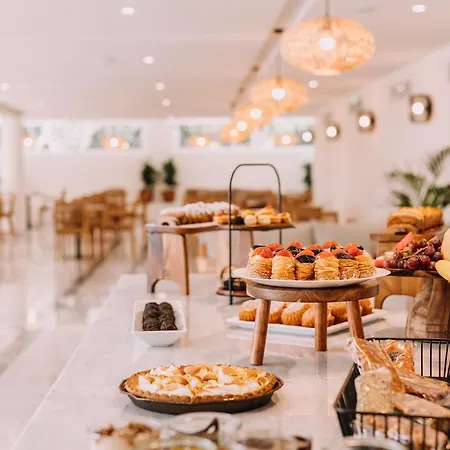 Brown Evia Island, In Eretria, A Member Of Brown إريتريا